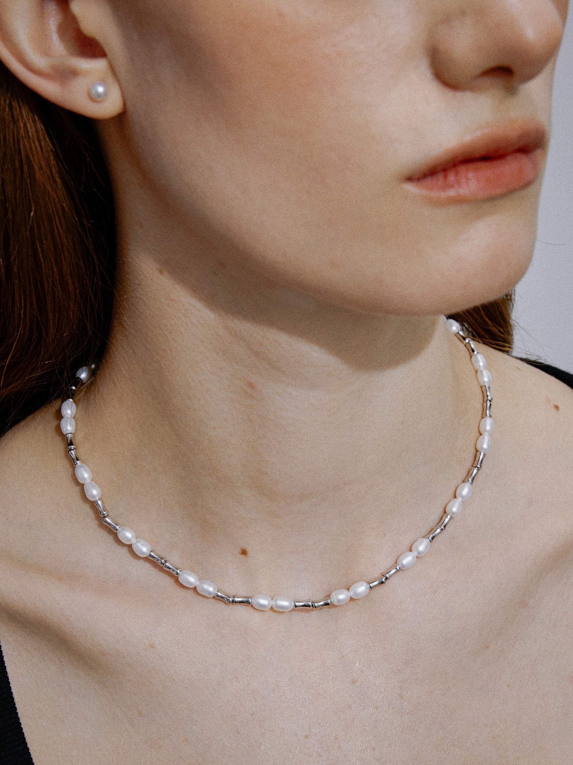 Argent Pearl Bar Necklace